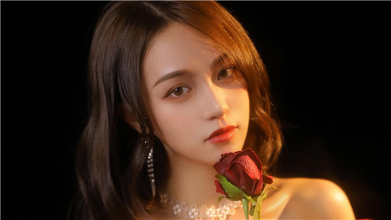 茄子香蕉榴莲草莓丝瓜向日葵小猪污免费版：可以免费点播海量影片的视频播放应用