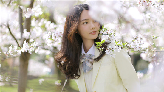 草莓樱桃丝瓜绿巨人秋葵香蕉ios最新版：海量高清视频直播免费看的手机播放器