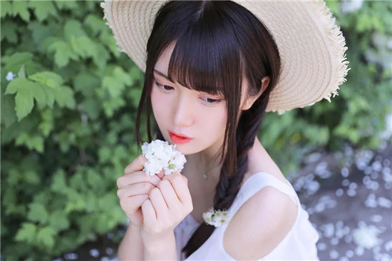 丝瓜秋葵草莓香蕉榴莲APP污精简版：可以观看到各种优质影视的播放APP