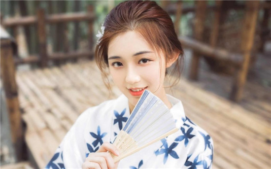 硬汉视频www视频在线app：迷人女神带来精彩表演