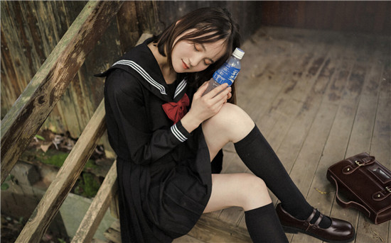 芭乐草莓向日葵丝瓜小猪鸭脖安卓版：海量热播影视作品在线看的视频播放软件