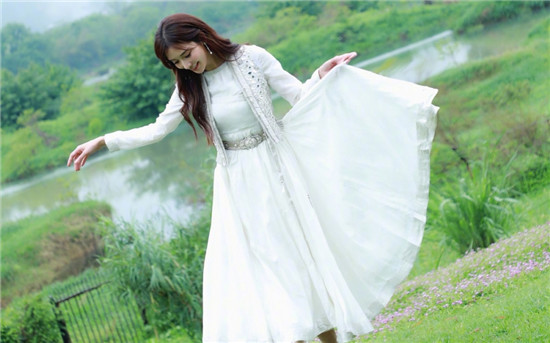 污草莓黄瓜绿巨人丝瓜向日葵免费版：每天精选视频推送提供用户观看的平台