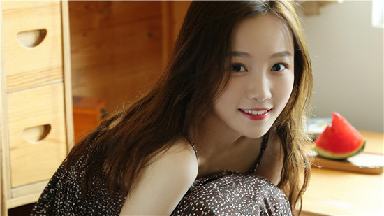 丝瓜向日葵草莓小猪鸭脖app下载色多多：超多高颜值美女直播免费看的手机观看软件