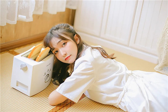 丝瓜秋葵草莓绿巨人iOS免费版：拥有超多类型作品的播放器