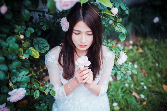 污草莓苹果香蕉荔枝丝瓜ios免费版：带给用户丰厚视频资源以及强大直播功能的视频播放器