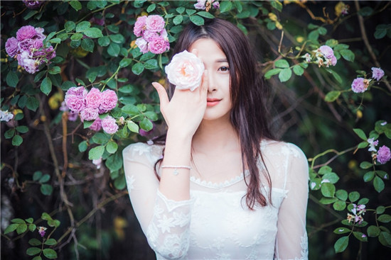 草莓榴莲向日葵秋葵香蕉免费绿巨人免费版：拥有各种精彩直播内容的直播软件app