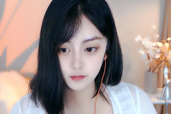 斗鱼七岁鸭PK刘喵喵喵爆发冲突破口大骂？惩罚不做还茶言茶语！