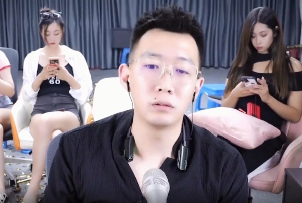 YY主播小白龙VP大哥惨遭封杀引热议！直言：可能是刷的不多！